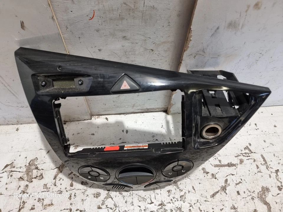 Ford Focus Climate Control Panel &Digital Clock &Hazard Switch 2002 2S4H18C612BK - Image 2 of 4