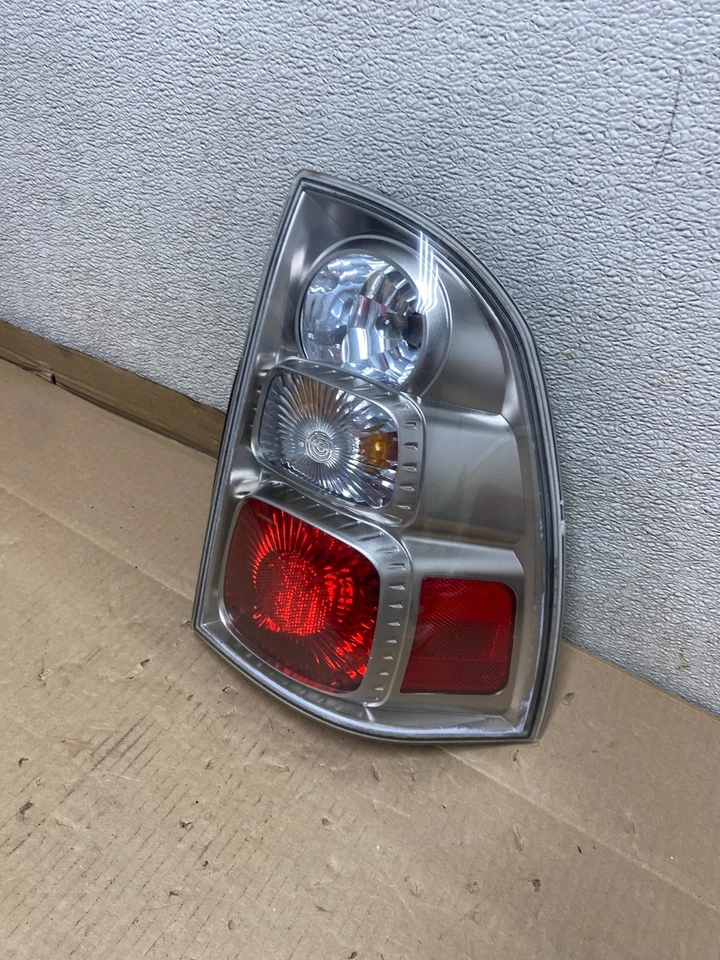 Luz trasera lateral derecha para pasajero derecho Saab 9-7X 2005 a 2009 OEM U2855 DW Foto 2 de 4