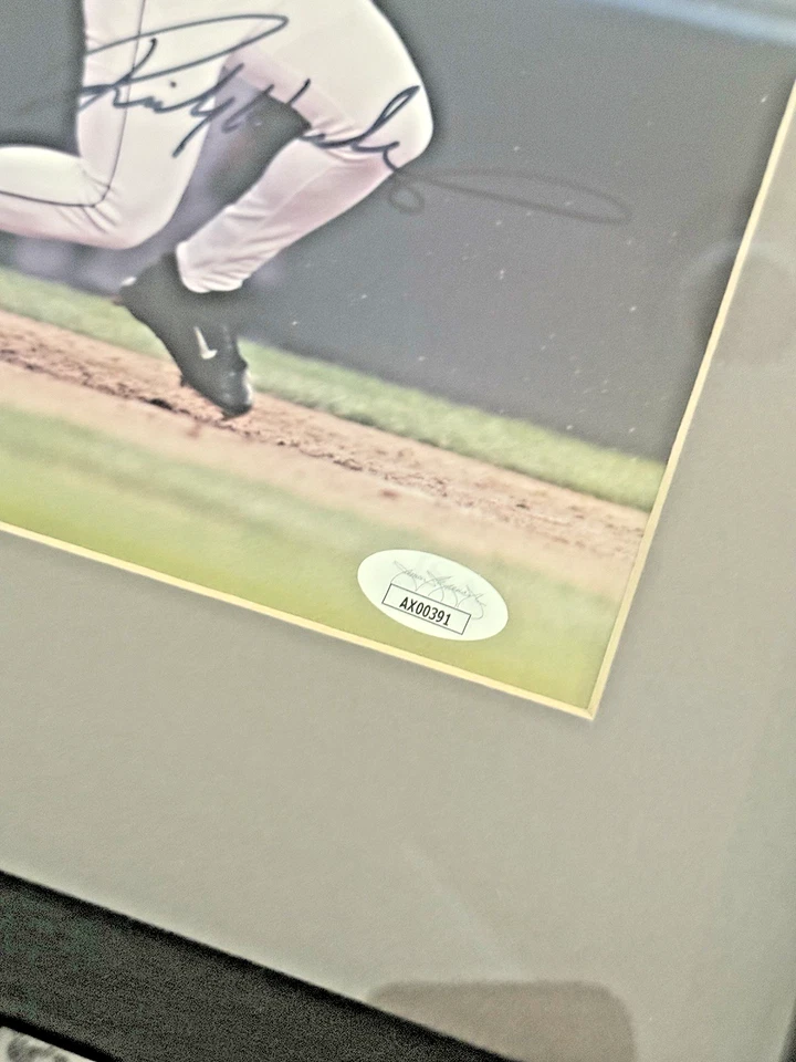 Rickey Henderson Autographed 8×10 Photo – JSA COA – Mariners / Athletics HOF - Image 3 of 3