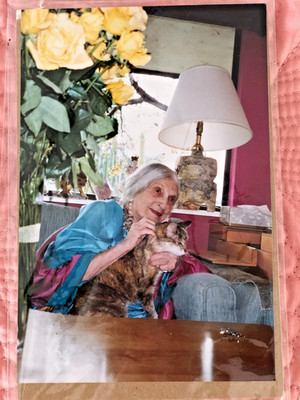 BEATRICE WOOD  Original Color snapshot with COCO & NOTE PAD BEATRICE WOOD