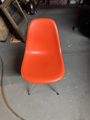 Eames Molded Plastic Side Chair