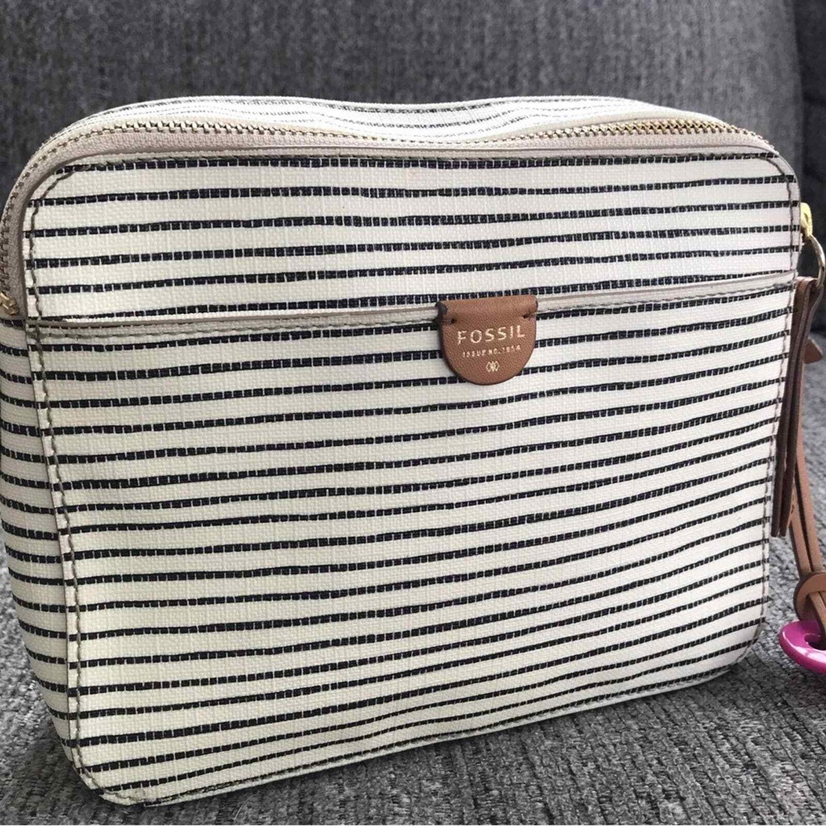 Fossil Sydney double zippered black white crossbody purse tan