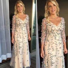 Gorgeous A-line Mother of the Bride Dresses V-neck Long Sleeve Floral Appliqued