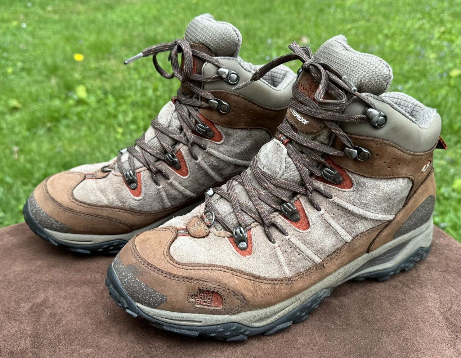 THE NORTH FACE Waterproof Hiking Boots Brown Men’s Size 8.5 Primaloft 200G
