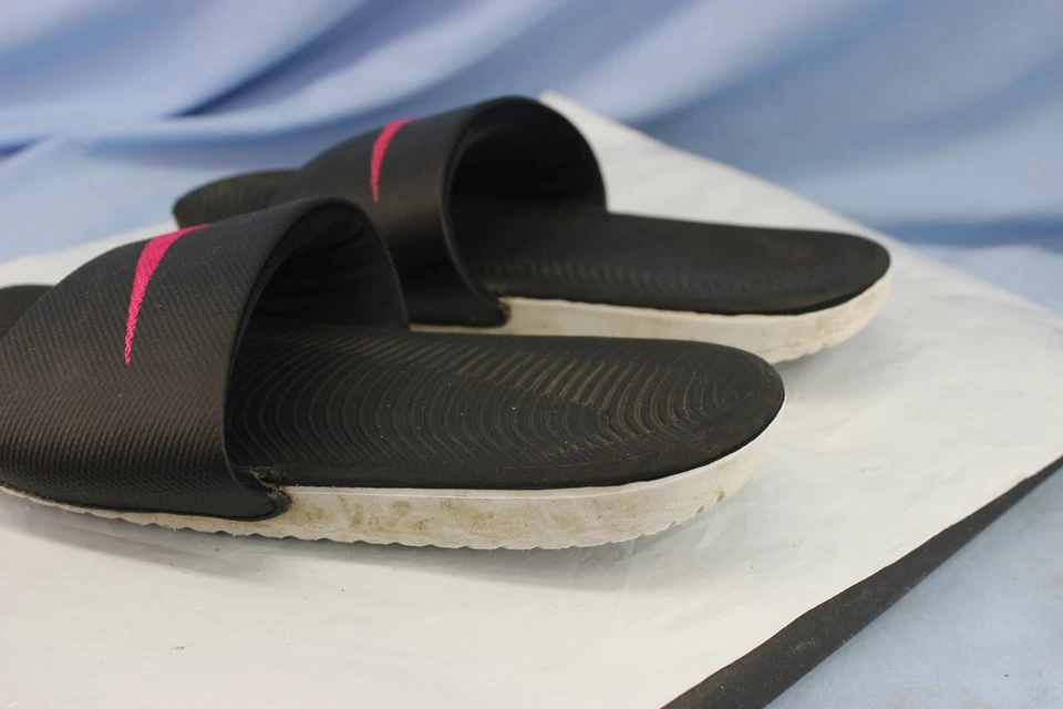 NIKE sliders YOUTH SIZE 8M black FLIP FLOPS rubber Foto 4 de 4