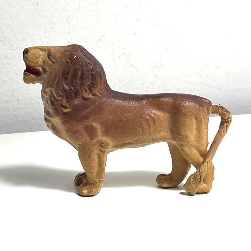 Vintage Lion Figurine Rope Tail Paper Mache 3" Antique Noahs Ark Zoo Light Weigh