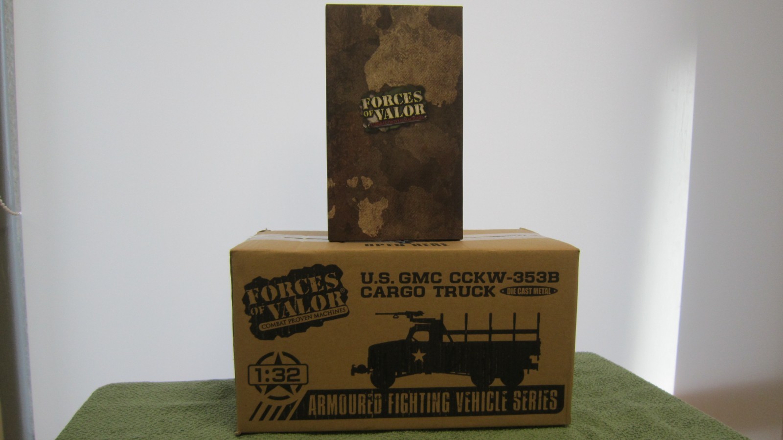 GMC CCKW-353B Forces of Valor 1/32 véhicule militaire miniature cargo avec accessoires