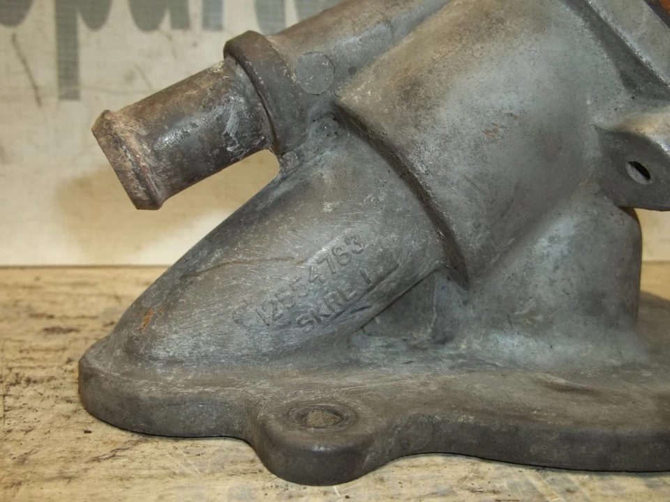 Cubierta de carcasa termostato bomba de agua Cadillac Eldorado Deville Seville 95-99 Foto 2 de 4