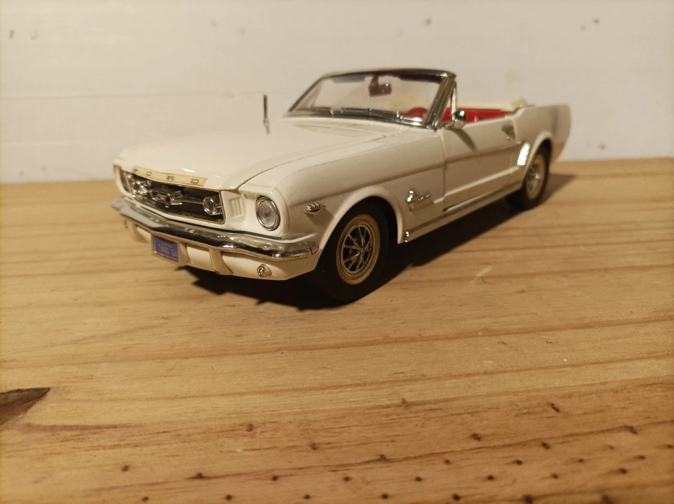 1/18 FORD MUSTANG CONVERTIBLE 1965 MIRA / SOLIDO - Photo 3/4