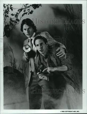 1985 Press Photo Trevor Eve, Dennis Dugan on "Shadow Chasers" - pip08942