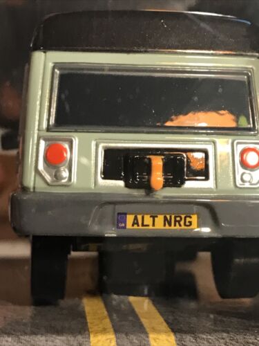 Exclusivo de Disney Store - Cars 2 - Die Cast - Miles Axlerod - Escala 1:43 NIC - Imagen 6 de 12