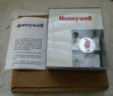 Honeywell T7075A 1024 TEMPERATURE ALARM ENCLOSURE -20-200F 380-480VAC NOS