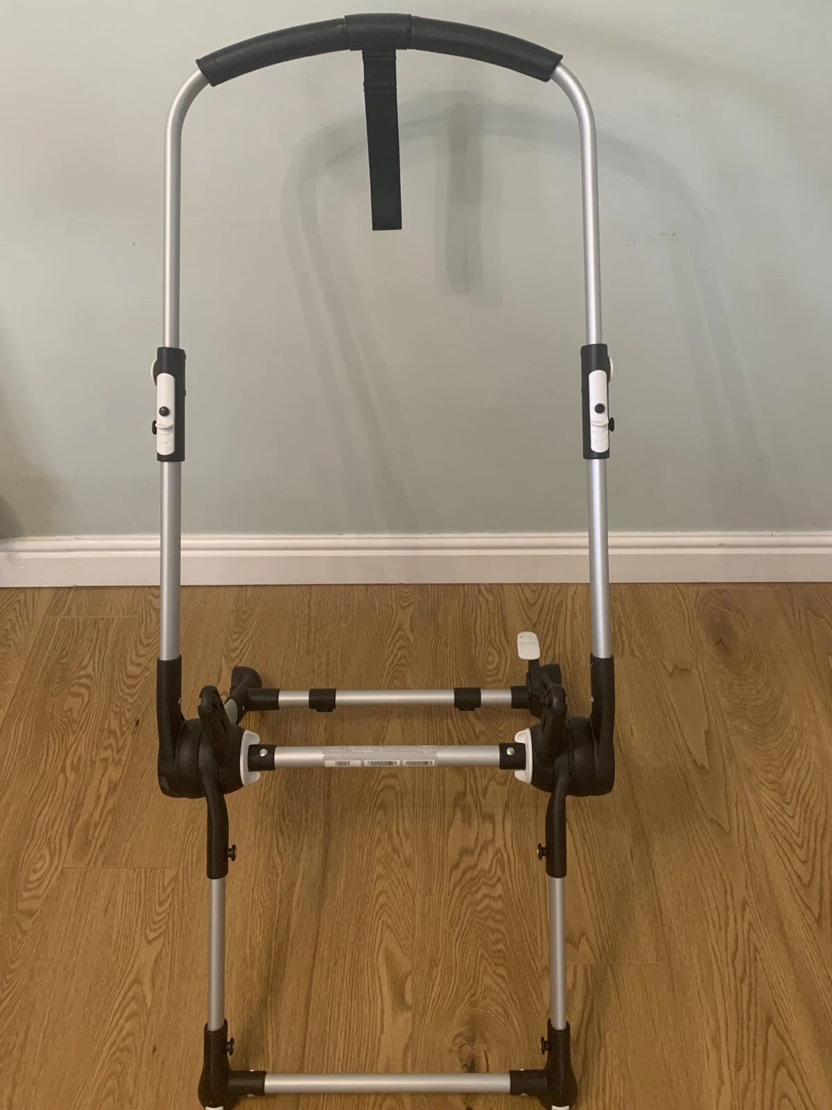 Bugaboo Fox ALUMINIUM Chassis SILVER BLACK LEATHER HANDLES
Opens in a new window or tab
