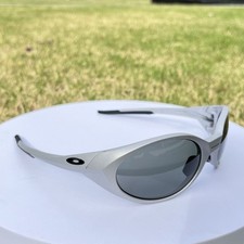 Oakley Sunglasses OO9438 EYEJACKET REDUX 9438 Grey /silvery