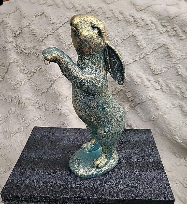 Hop Hop Decorative Garden Rabbit Statue Outdoor Bunny Figurines  New Open Box 