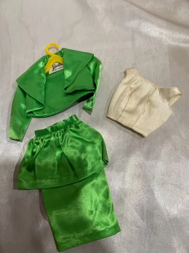 VINTAGE BARBIE DOLL #1612 Mattel Barbie Theatre Date  Green Satin Outfit No Hat