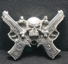 XE09128 GREAT VINTAGE 1970s  TWO PISTOLS  SKULL  MENS SILVERTONE BELT BUCKLE