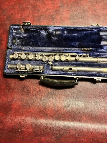 W.T. Armstrong Elkhart IN. Flute Model 104 w/ Hard Case - Picture 2 of 7