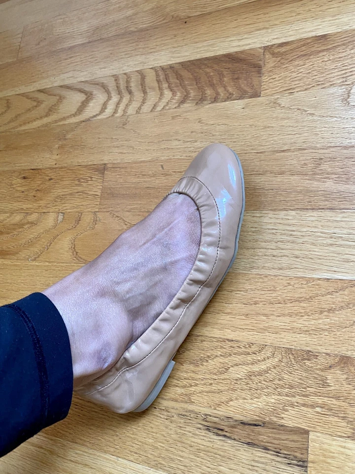 Zapatos planos de ballet Boutique 9 Augustina para mujer talla 7M color natural charol Foto 3 de 4