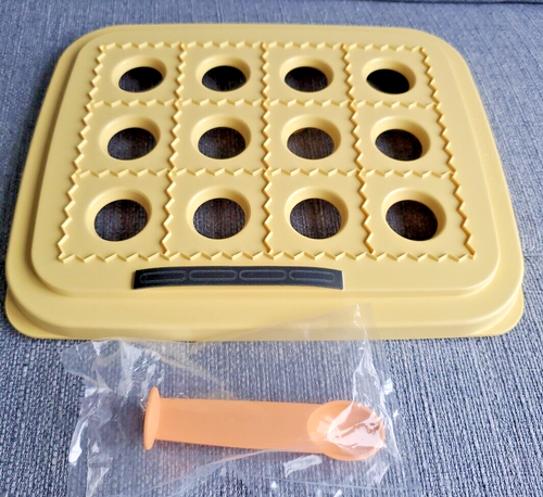 TUPPERWARE LOT de 3 plaques ravioles et croissant party et sont livret jaune EUR 65,00 - FR