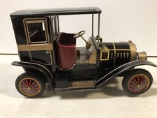 Vintage Tin Litho Battery operated Old Timer Car Japan 8401