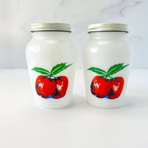 💠 Anchor Hocking Apple Milk Glass Salt & Pepper Shakers Vintage Range Set