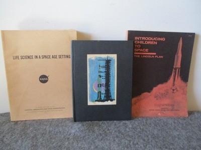 NASA APOLLO YOUTH SPACE EDUCATIONAL BOOKS - POP-UP ASTRONAUTS ON THE MOON- READ