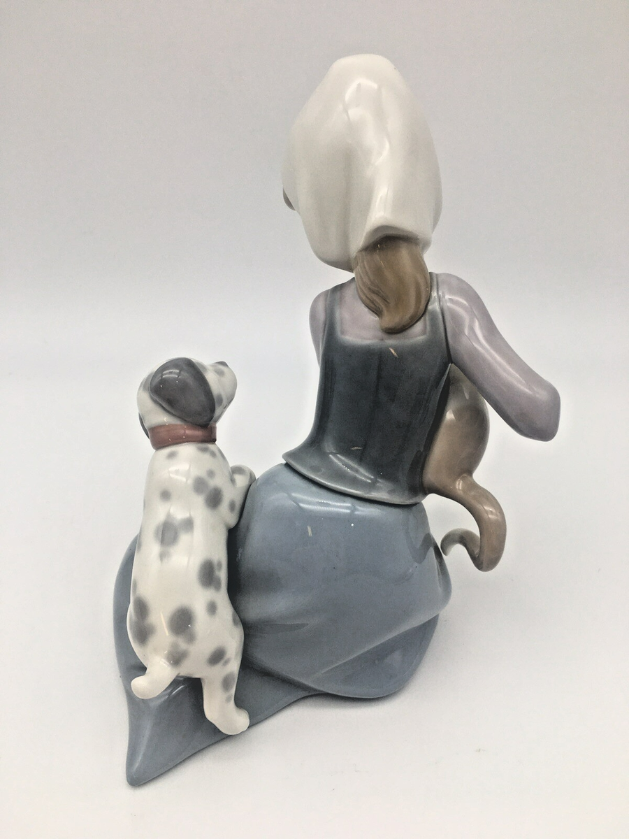 Lladro Little Friskies Retired Figurine #5032 Girl with Cat and