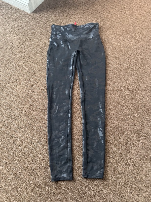 Spanx Look At Me Womens Camo Legging Size Medium Compression Pant Black Slimming