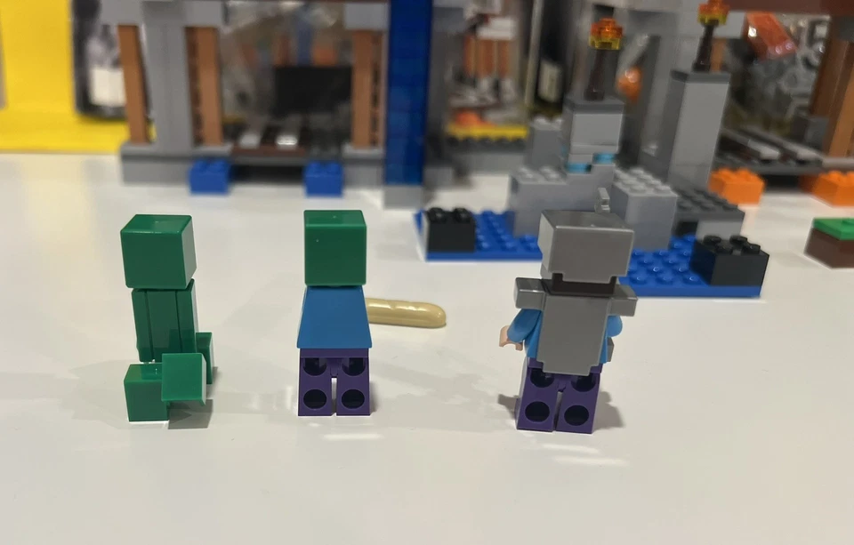 LEGO Minecraft: The Mine (21118) w/ Manuals. Bag 5 Sealed. Incomplete - 95%-ish - Image 3 of 4