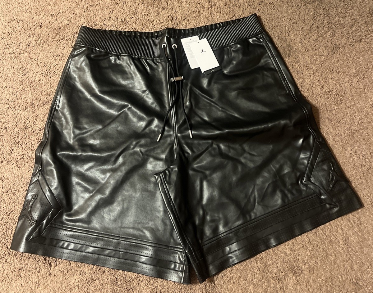 ❗️NIKE❗️ ジョーダン❗️黒フェイクレザー　オーバーオール Nike Air Jordan Faux Leather Loose Fit Shorts Black HV0077-010