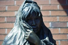 35 MM Color Slides Pro Photo   Woman Metal Statue Close up Art 04/2003 Slide 31