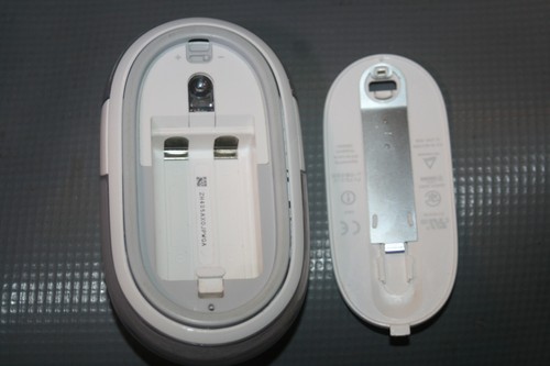 Apple Wireless Mouse A1015 EMC 1938 Genuine - Picture 4 of 6