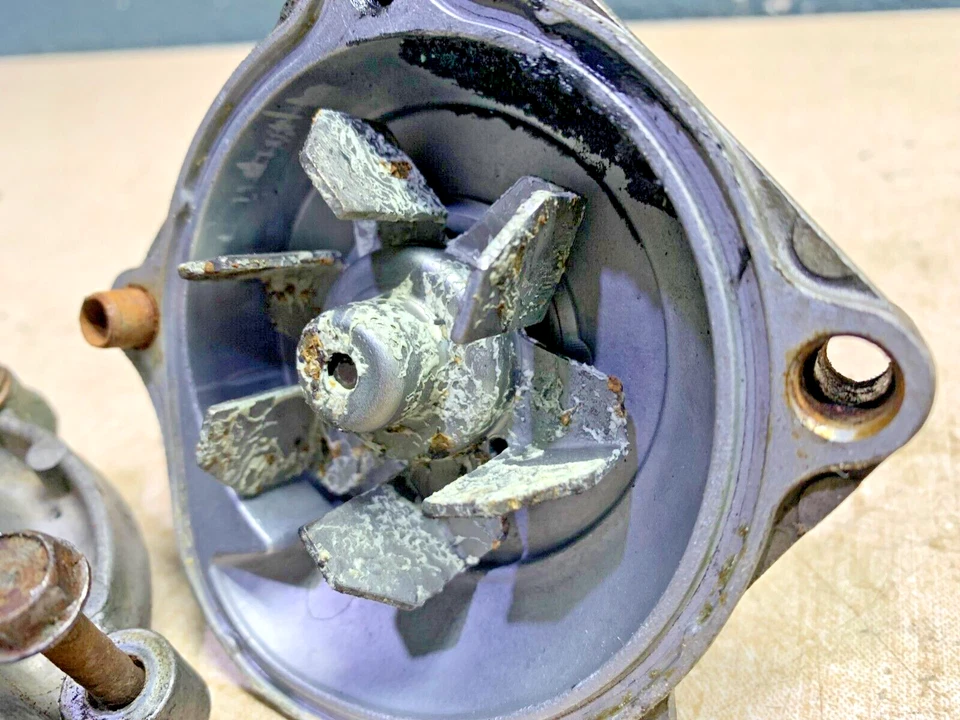 1992 HONDA SHADOW 1100 ENGINE WATER PUMP & HOUSING - Image 2 of 3