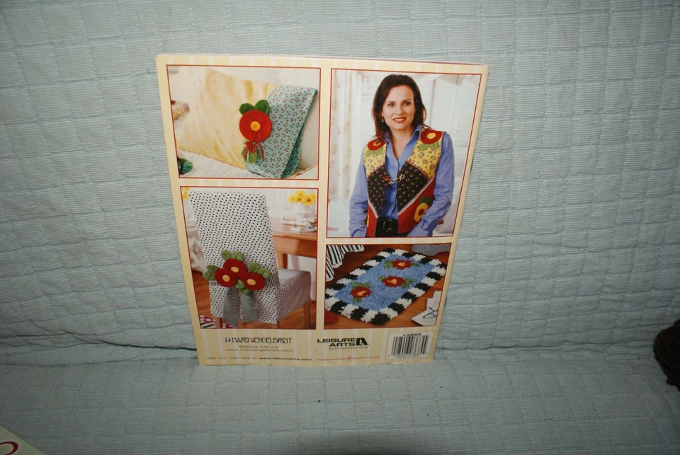 Mary Engelbreit Sew Mary Craft Book 22 Fabric Projects Pin Book Bag Pillow Vest+ - Image 2 of 4