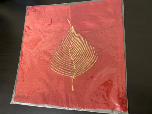 Silky-soft Pillow cases with tassel leaf design x8 - Picture 8 of 11