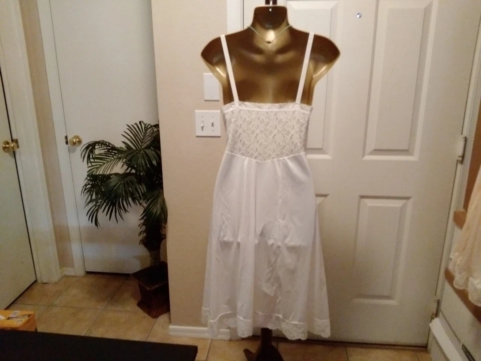 Full Slip Mode O Day Vintage Size Small Lace Bodice Ivory - Image 4 of 4