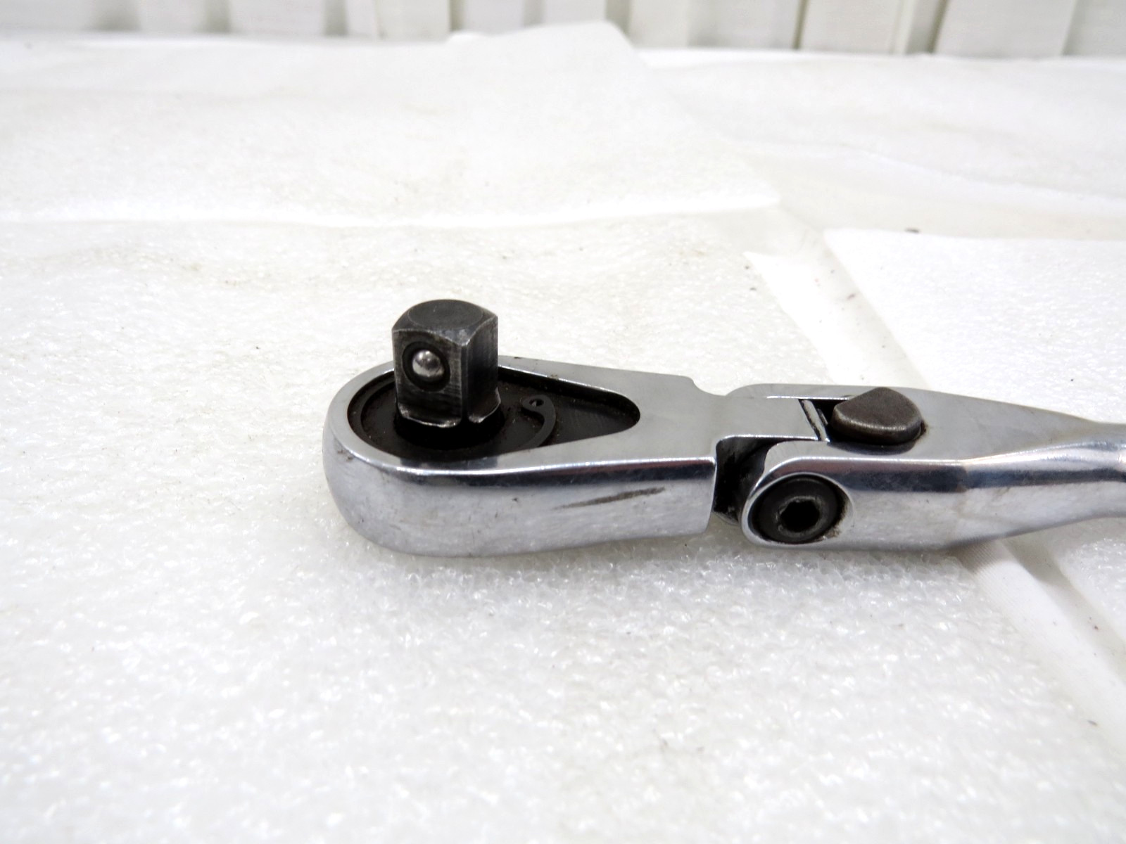 Matco Tools BFR188LFR 18.5" Long 3/8" Drive Locking Flex Head Ratchet Red