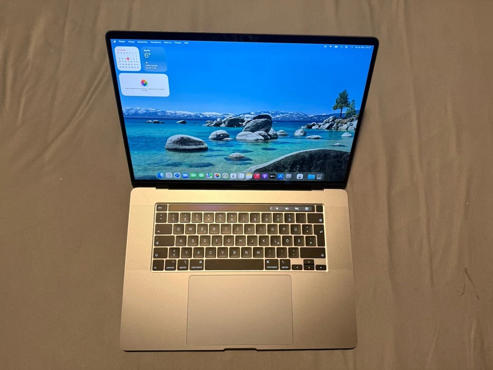 Apple MacBook Pro Retina TouchBar 16“ 8-Core i9 2,3 Ghz 1 TB SSD 16 GB Ram 2019 - Bild 2 von 4