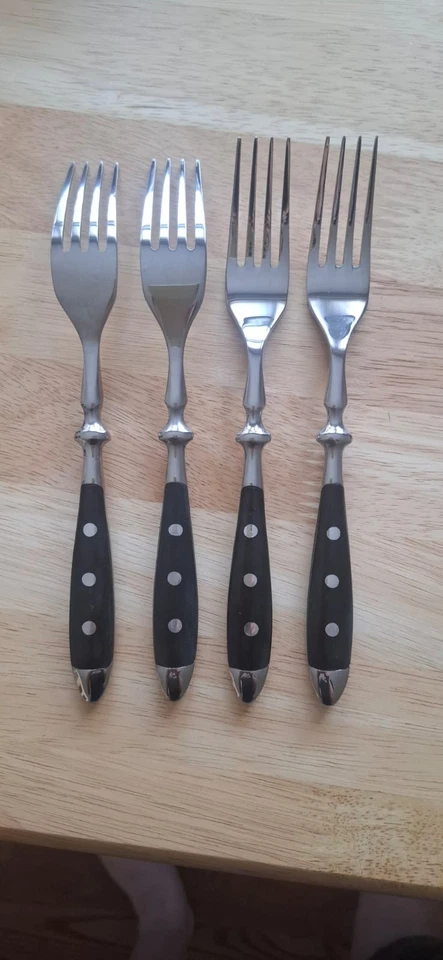 USADO - SERIE BISTRO - TENEDOR DE CENA + SERIE DELUXE - CUCHILLO DE CENA (JUEGO DE 8 PIEZAS) Foto 4 de 4