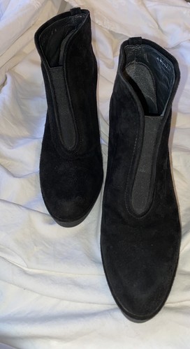 STUART WEITZMAN BEAUTIFUL SUEDE HEEL 