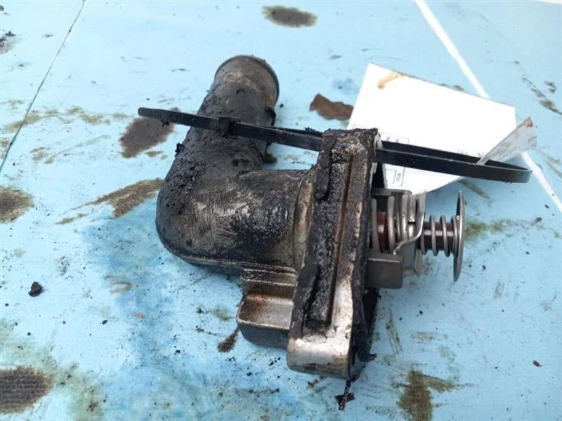 Carcasa termostato Nissan Murano 2009 Foto 4 de 4