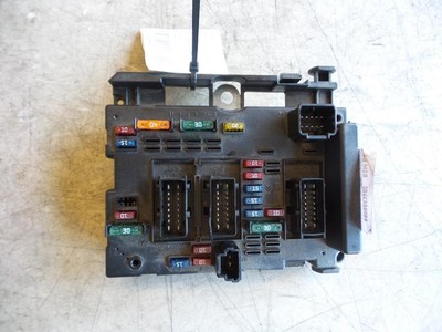 PEUGEOT 307 FUSE BOX IN ENGINE BAY 2.0LTR DELPHI , PETROL T5, 12/01-04/
