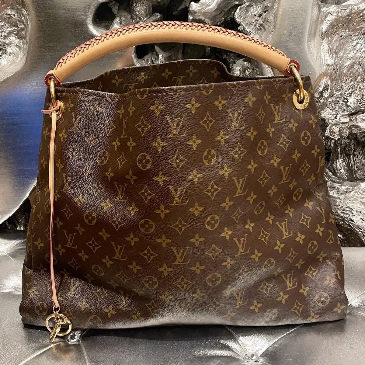 Louis Vuitton Artsy MM Monogram Canvas Tote Handbag