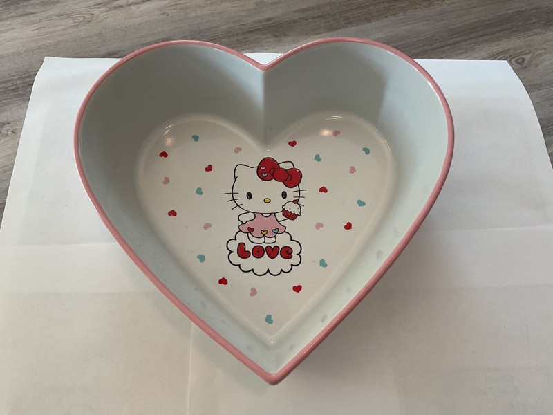 Hello Kitty Valentines heart shaped Baking dish