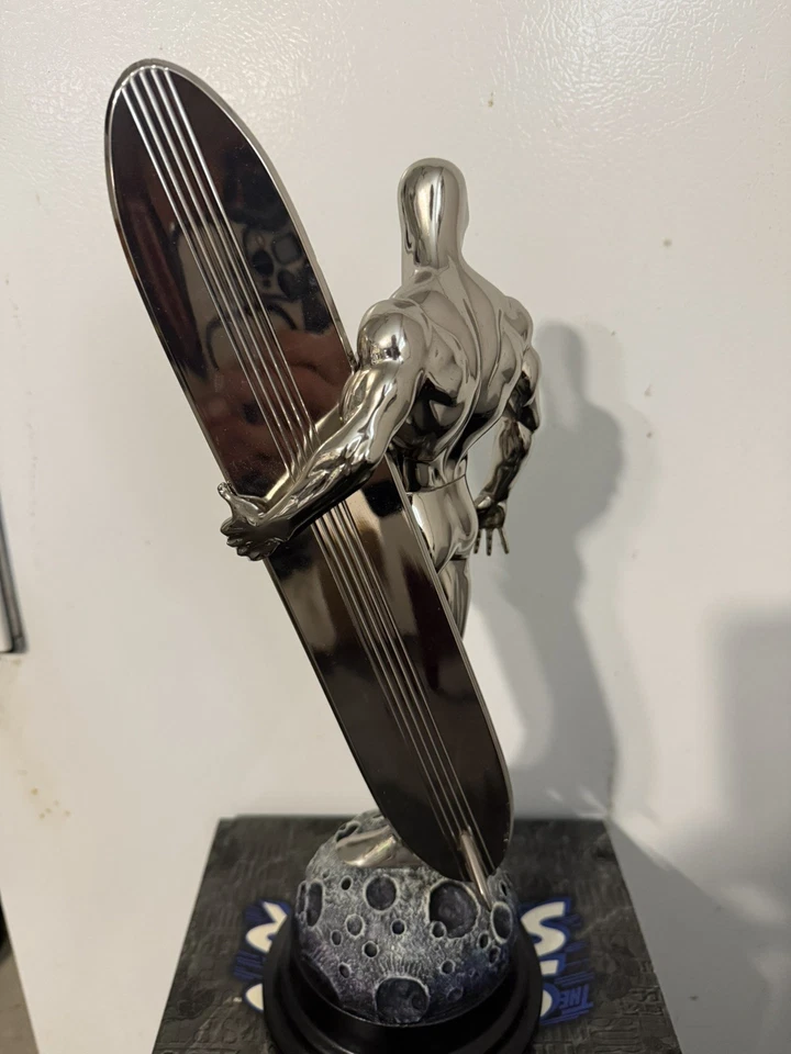 Silver Surfer CROMADO Tamaño Completo MANO ABIERTA Estatua Bowen Fantastic Four RARO 2005 Foto 4 de 4