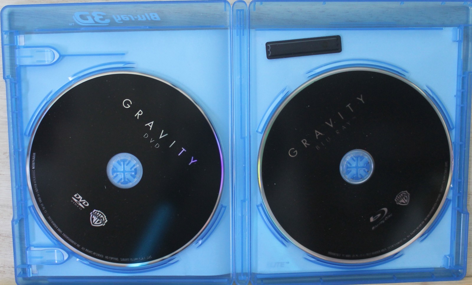 Gravity (3D/2D Blu-rays & DVD) Like New/3285