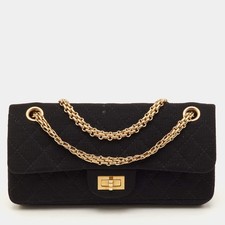 Borsa Chanel Reissue 2.55 Classic 225 nera in tela trapuntata con doppia patta