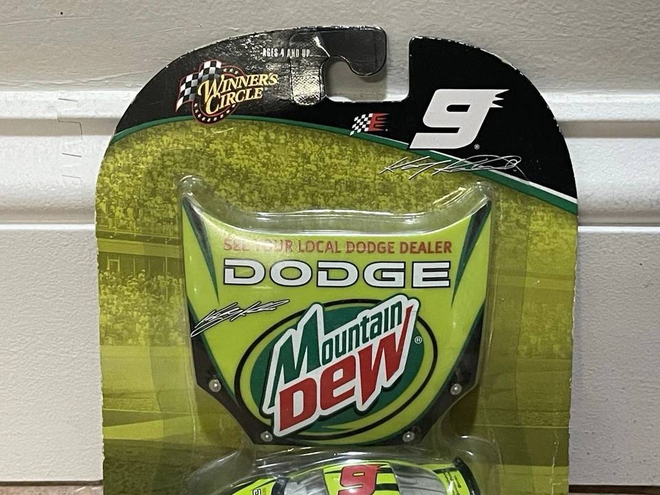 2004 Kasey Kahne 道奇代理 Mountain Dew 新秀无畏获胜者圈 1/64 — 第 4/4 张图片
