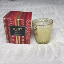 NIB NEST Fragrances Holiday Scented Candle 8.1 oz, 230 g